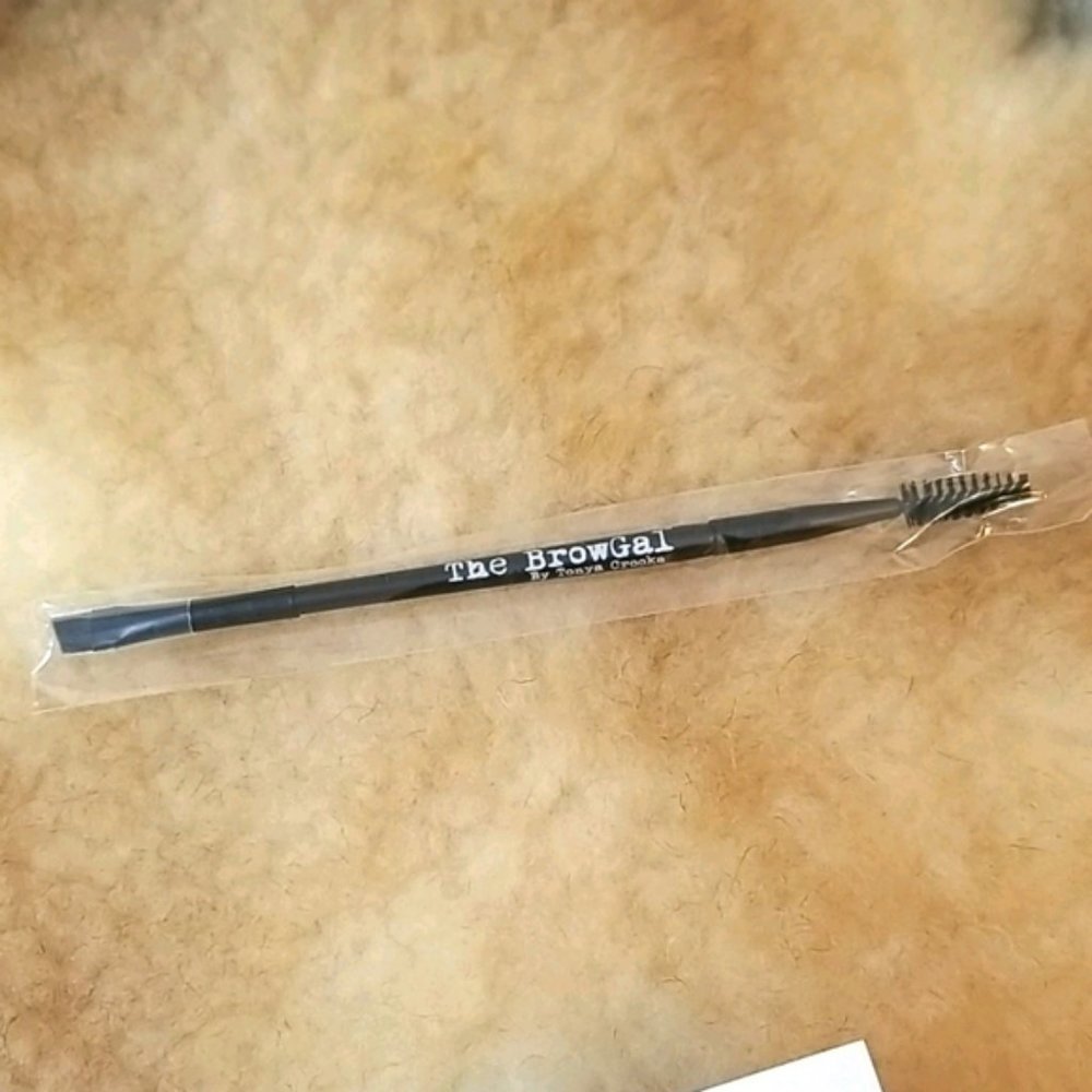 The BrowGal Brow Brush
